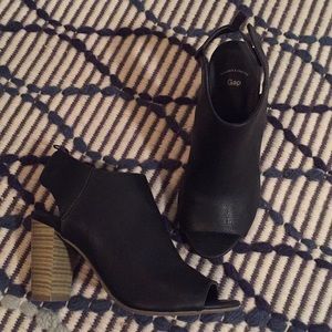 GAP peep toe black bootie